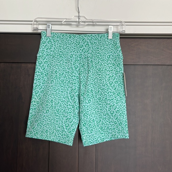 Billabong Biker Babe Shorts in Tropical Green Animal Print Size Small - Picture 7 of 9